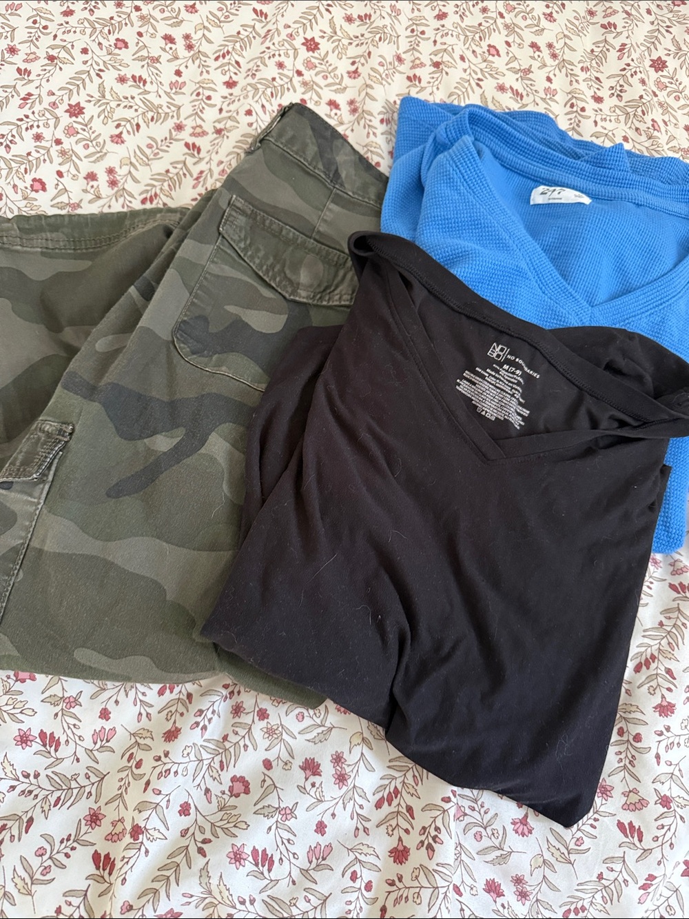 Black and blue V-Neck Short sleeve top and capri army cargo pants set